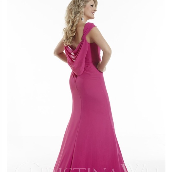 Pretty maids red maxi prom/bridesmaid dress. - Picture 6 of 6